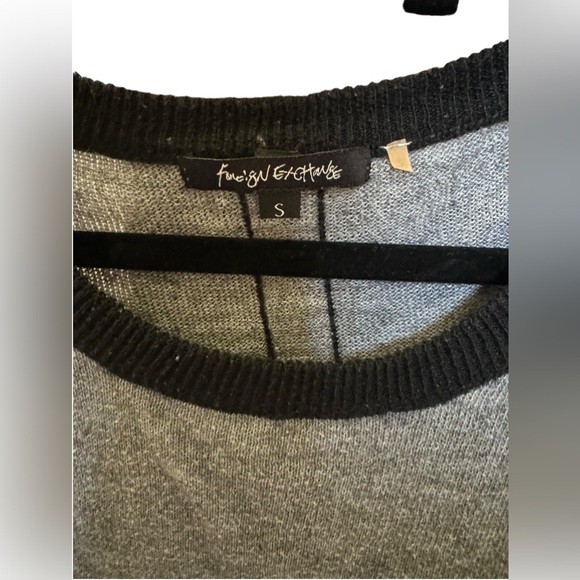 Foreign exchange top - Picture 2 of 3